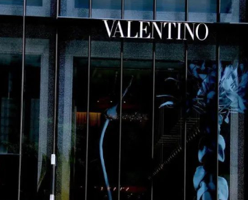 知名时尚设计师瓦伦蒂诺去世，享年93岁，曾创办华伦天奴，意大利总统和总理悼念：意大利失去了一位传奇人物