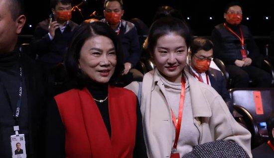 格力确认:董明珠将与孟羽童共同直播!“我带你去吃饭”,董明珠喊话孟羽童,两人“520”和解