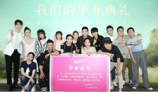 图注:左一下为八月长安