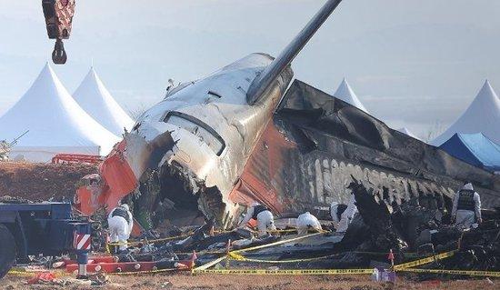  韩国济州航空失事客机残骸在调查过程中起火