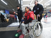 200余春运志愿者服务北京西站 温暖乘客回乡路