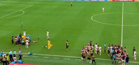 登顶！加拿大6-0九人卡塔尔取世界杯首胜 戴维戴帽科内疑似重伤