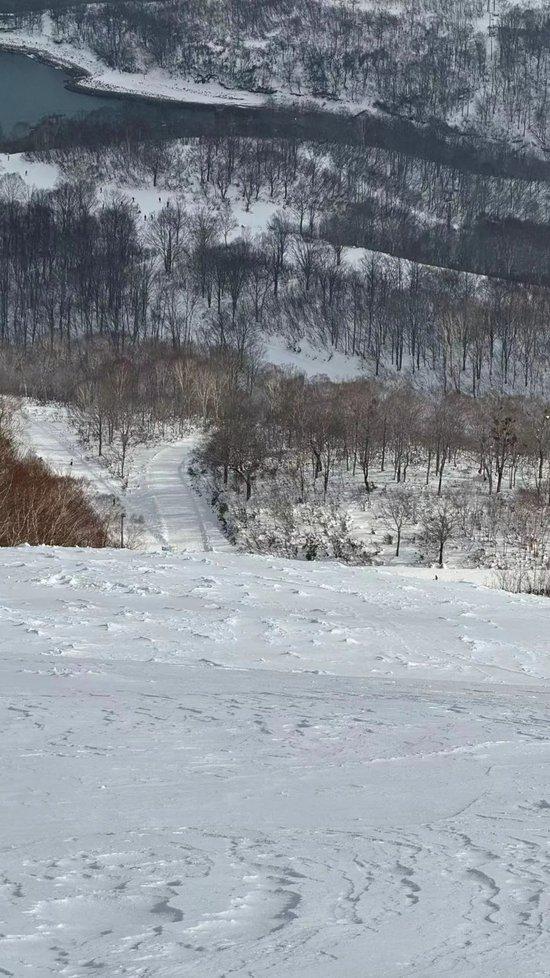 27岁女孩日本滑雪身亡：爆火运动背后的复杂危险