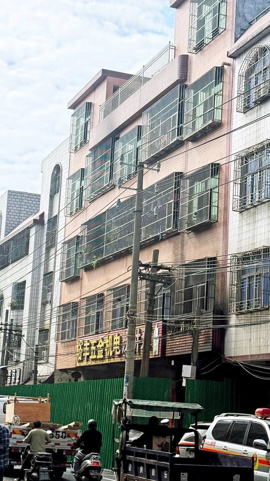 一家四代12人,火灾中丧生背后