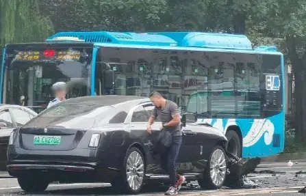 陈震再度回应“车祸事件”:对方为网约车,有司乘人员保险,我也会全力支付赔偿