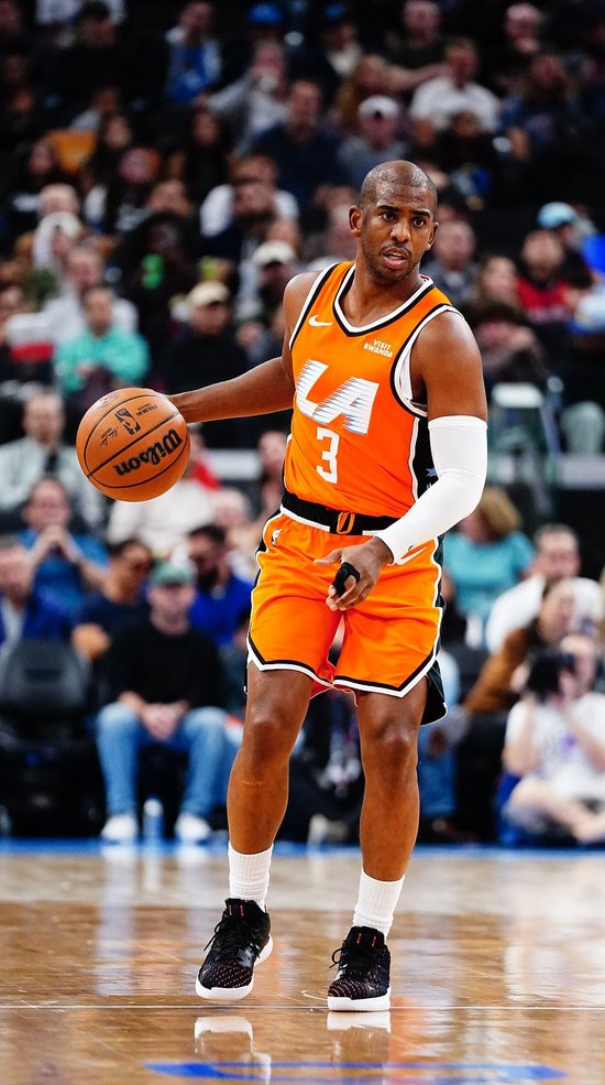 名记：没啥比保罗2011年没去湖人更令人震惊 但今天这事同样诡异