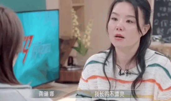 女儿要留两根“鲶鱼须”，妈妈气坏：看得“戳”死！这事该管吗？