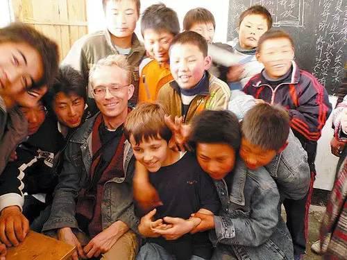 国际学校师生与受助学生交流