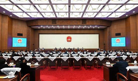 自治区十四届人大常委会第二十二次会议召开 决定10月18日召开自治区十四届人大四次会议
