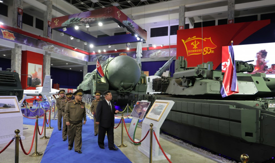 多图！朝鲜武器展震撼登场，金正恩警告“敌人应感到担忧”