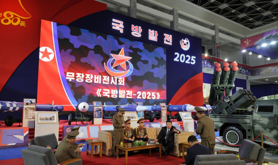多图！朝鲜武器展震撼登场，金正恩警告“敌人应感到担忧”