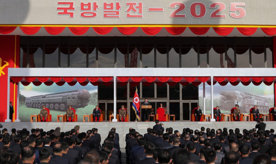 多图！朝鲜武器展震撼登场，金正恩警告“敌人应感到担忧”