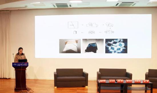 江南大学纺织服装学院硕士研究生杜思逸的《基于餐巾折叠法的扎染创意产品开发》