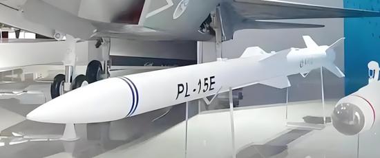 霹雳-15E导弹出镜：“哪个小可爱敢探头啊？”