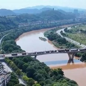 1.中越经贸火热口岸全景 口岸 友谊关 海关 越南 贸易 货物 加密 车辆 进出口 通关 sina.cn 第2张