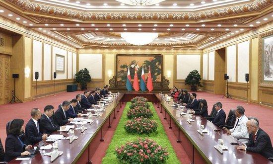 9月6日下午,国家主席习近平在北京人民大会堂会见来华出席中非合作论坛北京峰会的马达加斯加总统拉乔利纳。新华社记者 丁林 摄