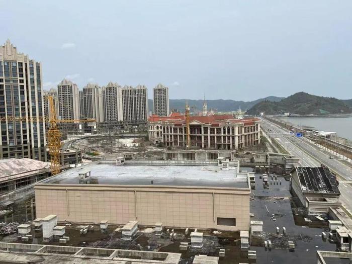 恒大烂尾楼另类交房调查:开发商无力续建,当地政府推进“异地换房”