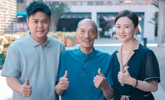 香港著名演员袁祥仁1月1日去世，享年69岁，曾出演《功夫》《武状元苏乞儿》等，向周星驰推销《如来神掌》成为经典