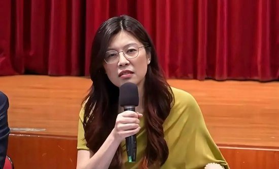 连战推荐下由绿转蓝!郑丽文逆袭当选国民党主席的背后三股力量