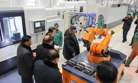 被金正恩现场罢免，“难堪重任”的朝鲜副总理杨胜虎是谁