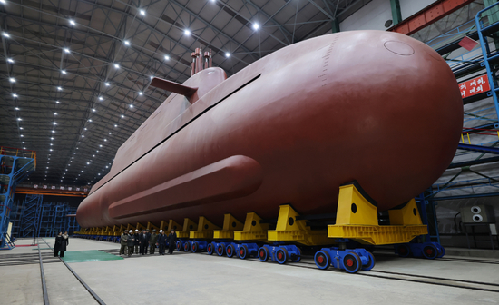 金正恩年底放大招：扩导弹产能助俄，亮核潜艇抗美？