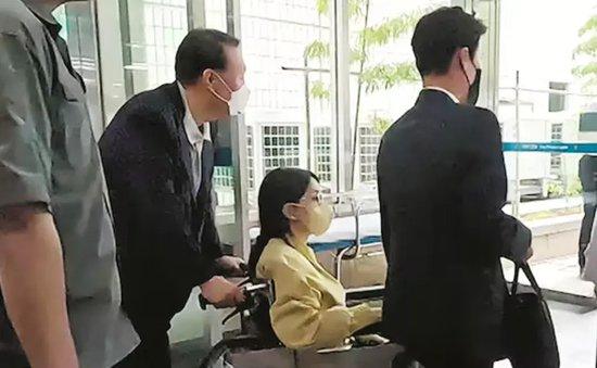 韩国前总统尹锡悦被收押，身边人士称其糖尿病药物服用量减半，或申请前往外部医院治疗，特检组突查其住宅，金建希独自在家