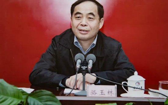 犯内幕交易罪、受贿2.2亿,大搞权色、钱色交易,骆玉林终身监禁!