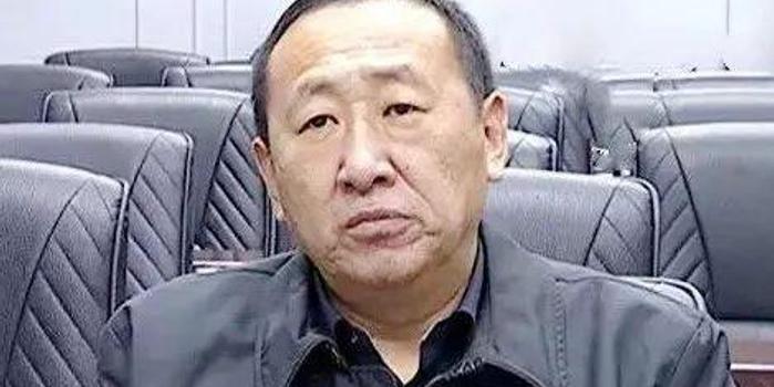 近日,由中央网信办、工信部、公安部联合指导、厦门市政府主办的首届中国人工智能峰会开幕,全国362支队伍995个项目角逐数月的人工智能大赛结果同时揭晓,之前被商务部发言人“点赞”过的阿里巴巴集团“知产保护科技大脑”获评“人工智能创新之星”称号。 大赛主任委员、中国工程院院士、中国计算机学会终身成就奖获得者倪光南称,本次大赛囊括了互联网的技术难点和前沿方向,兼具科学研究和技术应用,超过了国际同类比赛的规模。 记者从组委会获悉,&ldquo