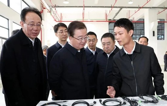 新年将至，省委书记前往边境慰问