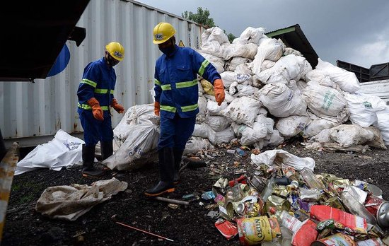 每人4000美元 尼泊尔拟征收珠峰垃圾清理费