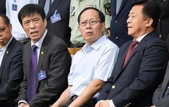 从左到右:陈戌源、苟仲文、杜兆才