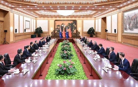 6月20日上午,国家主席习近平在北京人民大会堂会见来华进行正式访问的新西兰总理拉克森。新华社记者 谢环驰 摄