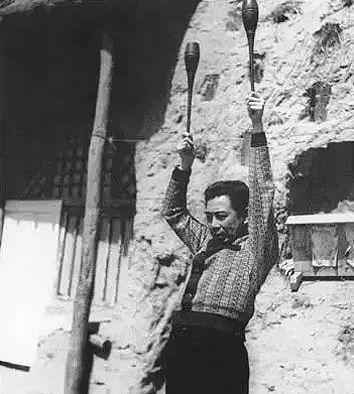 1943年,延安整风时的周恩来。