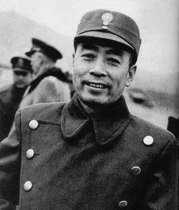 1946年5月,周恩来在中共代表团驻地南京梅园新村。