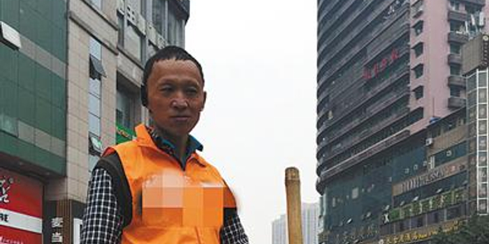 重庆街头现滴滴棒棒:手机上下单,就有人服务