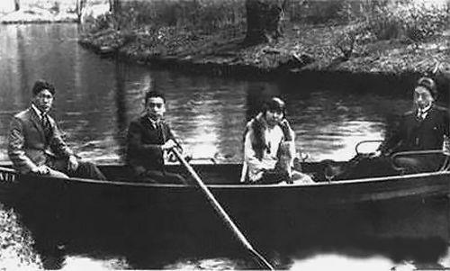 1922年,周恩来在德国柏林万赛湖。