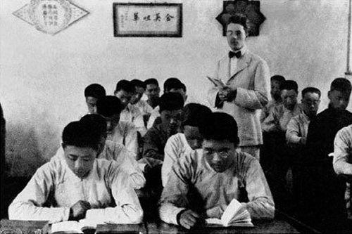 1914年7月,在天津南开学校读书时的周恩来。