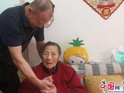 【牵妈妈的手】当你老了 我是你的拐杖