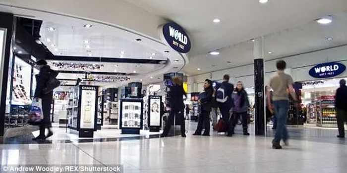 希斯罗机场免税店发两个版本道歉 内容却大相