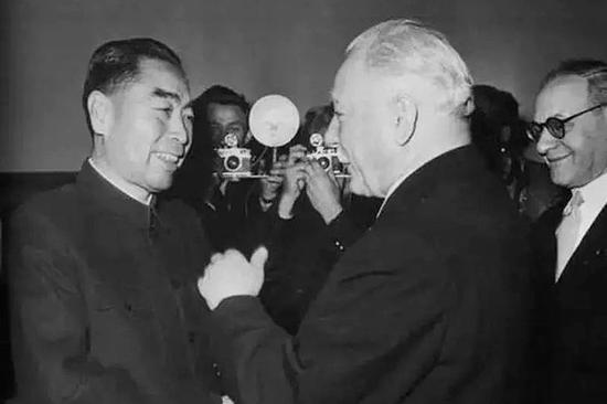 1957年1月,周恩来访问匈牙利。