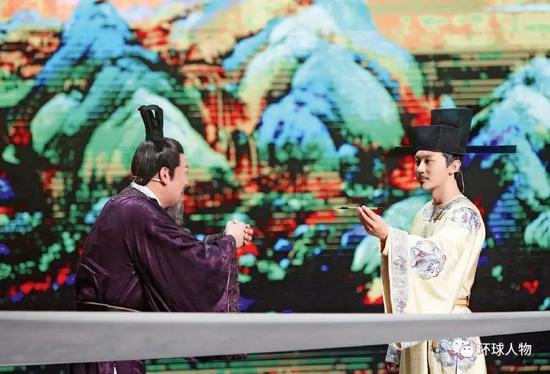 《国家宝藏》节目中明星演绎故宫馆藏国宝《千里江山图》的故事。