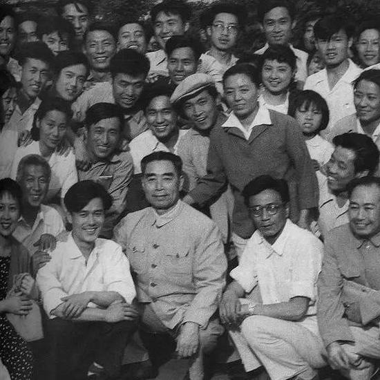 1963年5月,周恩来视察东海舰队。