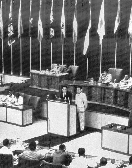 1954年7月,周恩来访问德意志民主共和国。