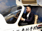 来“改革开放40周年大型展览”现场体验高科技互动