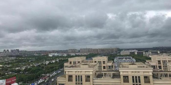 台风逼近 上海两机场取消航班151架次