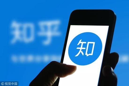 2018年12月11日,有媒体报道知乎即将裁员300人,知乎方面称其为谣言,是年底正常的绩效评估和人员调整。