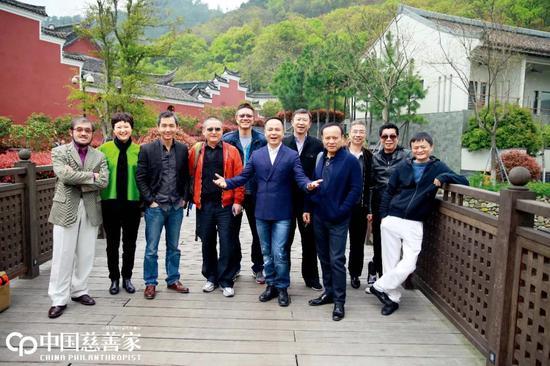 2015年4月,马云联合马化腾、沈国军、朱保国等企业家发起成立“桃花源生态保护基金会”