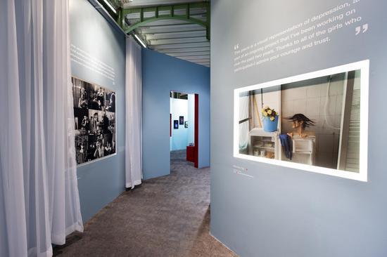 展览现场,呈现作品与空间的延绵与连接