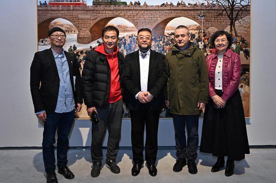 从左至右:冯博一 宗峰 贺丹 曾梵志 周旭君