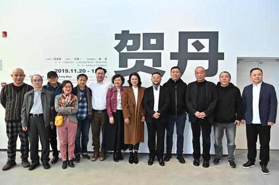 从左至右:方力钧 彭德 吕澎 将冰 鲁虹 王易罡 周旭君 沈红 贺丹 杨超 刘淳 薛松 方少华